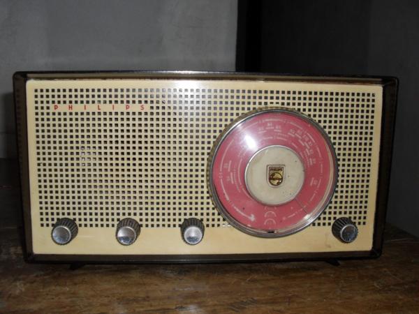 RADIO PHILIPS 1 FRENTE_600x450.JPG