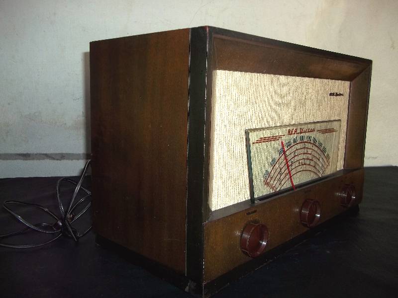RCA Victor 698MX lateral.jpg
